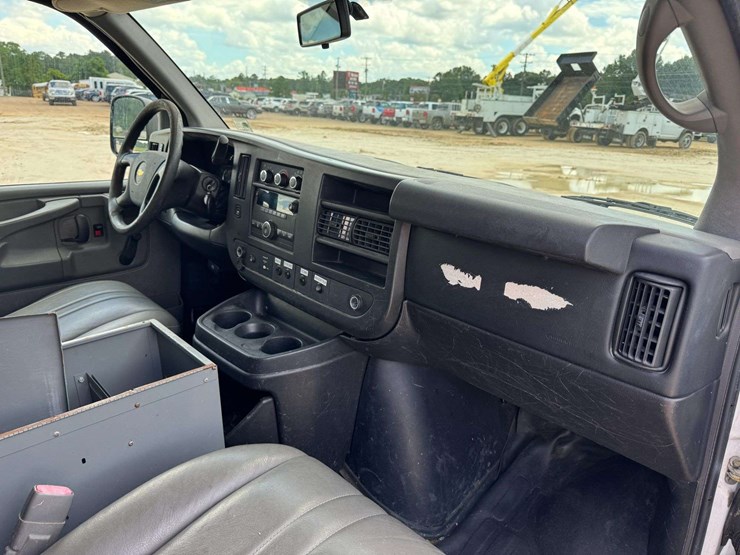 2013-chevrolet-express-g2500-image-14