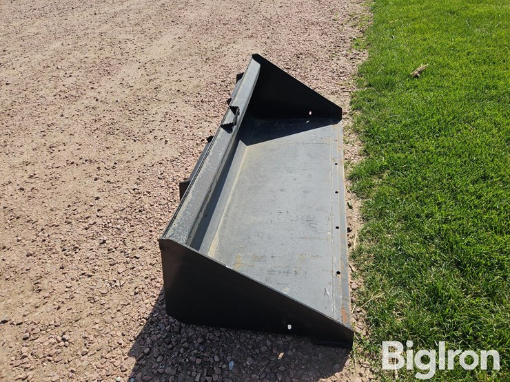 2025-72"-skid-steer-bucket-image-4