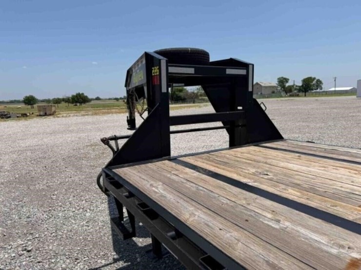 2019-big-tex-gn-trailer-image-11