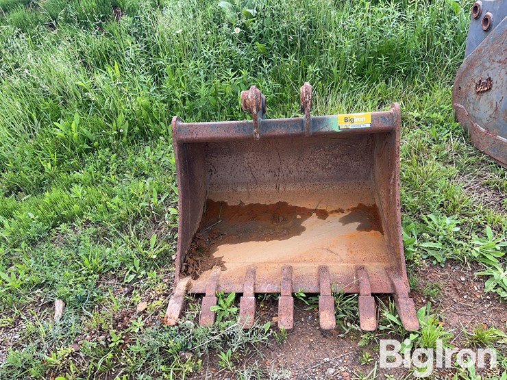 gannon-36”-backhoe-bucket-image-2