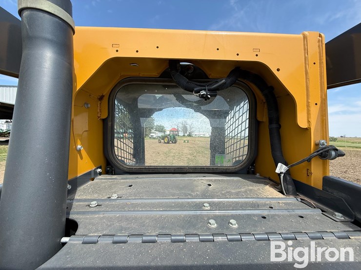 2015-deere-326e-image-15
