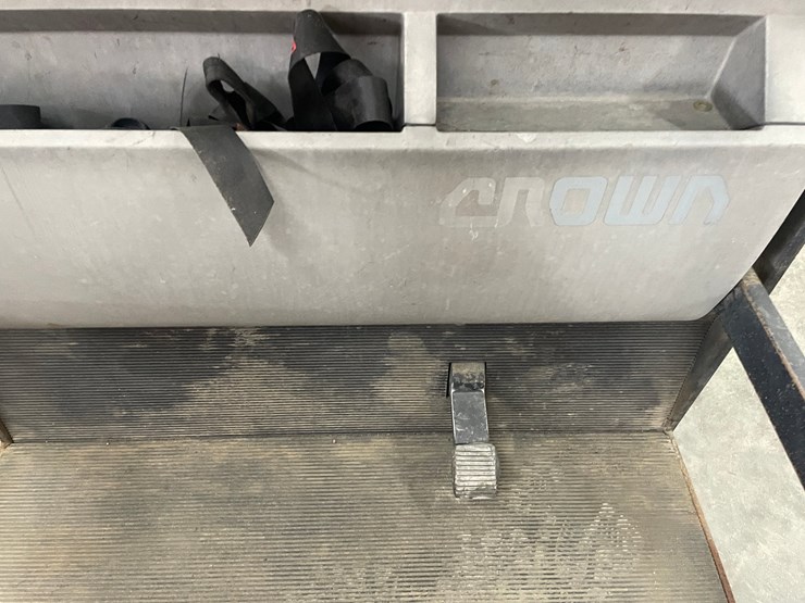 #301-•-1982-crown-electric-order-picker-image-27