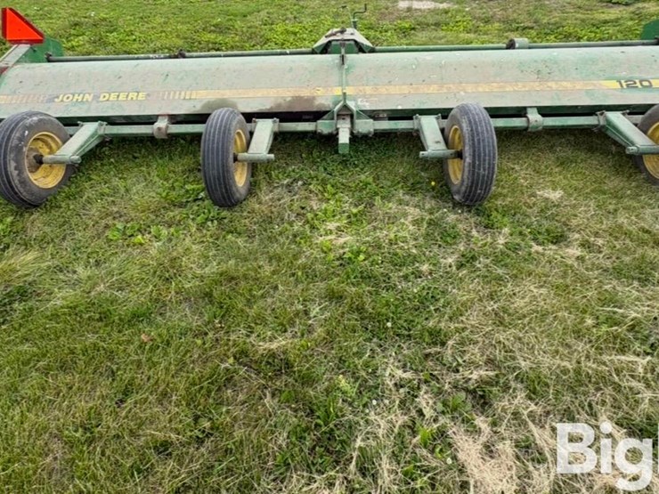 john-deere-120-image-6