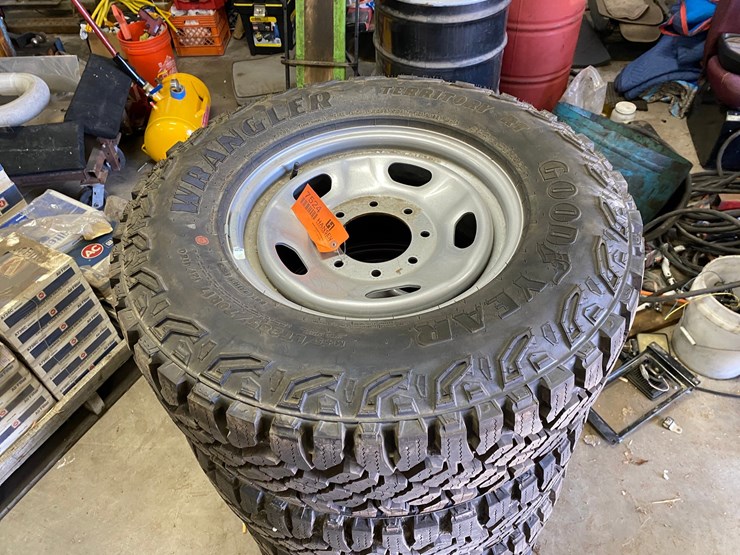 #7524-•-set-of-(4)-tires-on-steel-rims-(antigo,-wi)-image-3