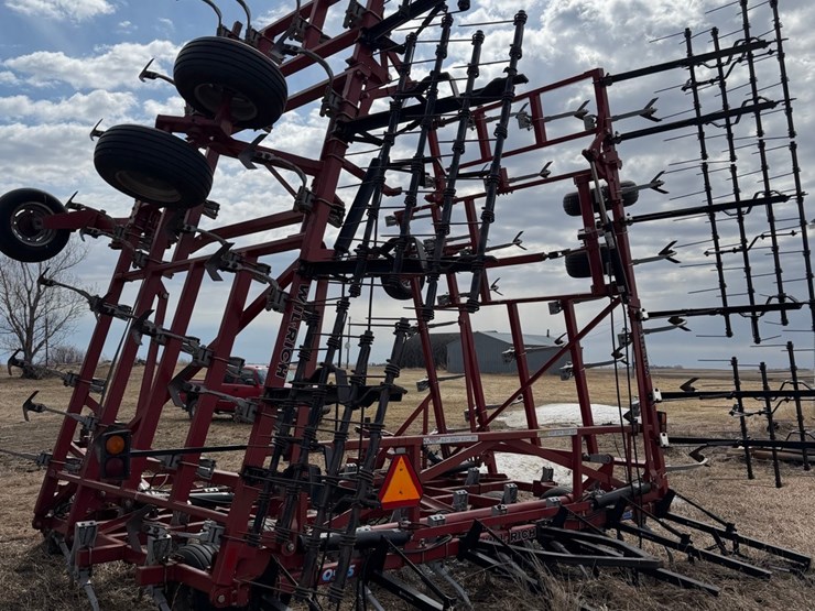 wilrich-47’-quad-5--field-cultivator,-tri-fold,-double-spring-shanks,-nice-shape,-￼note:-top-is-not-folded-down-in-photos,-but-will-image-11