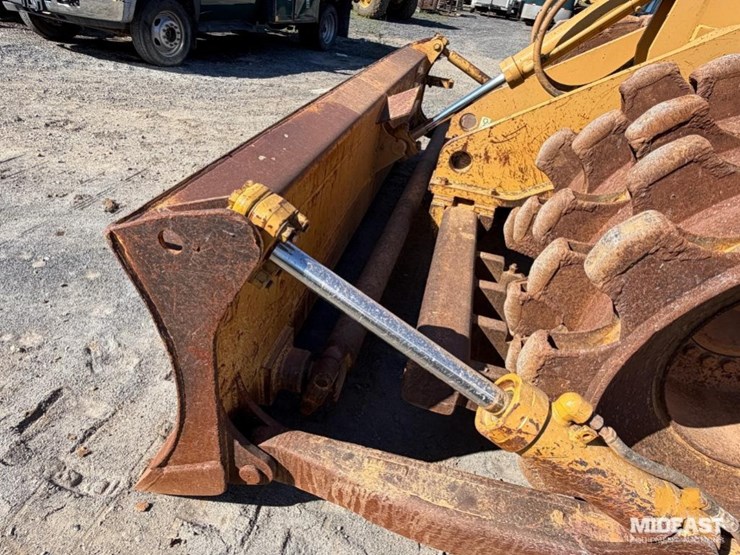 2001-caterpillar-815f-image-7