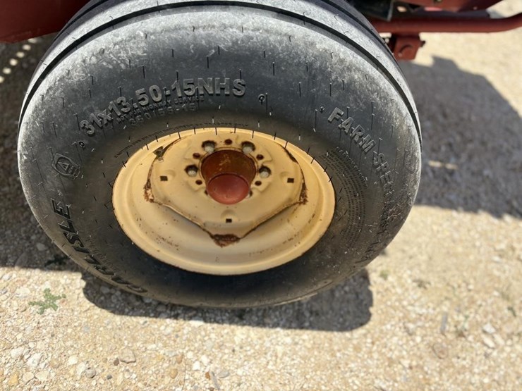 new-holland-br750-image-17