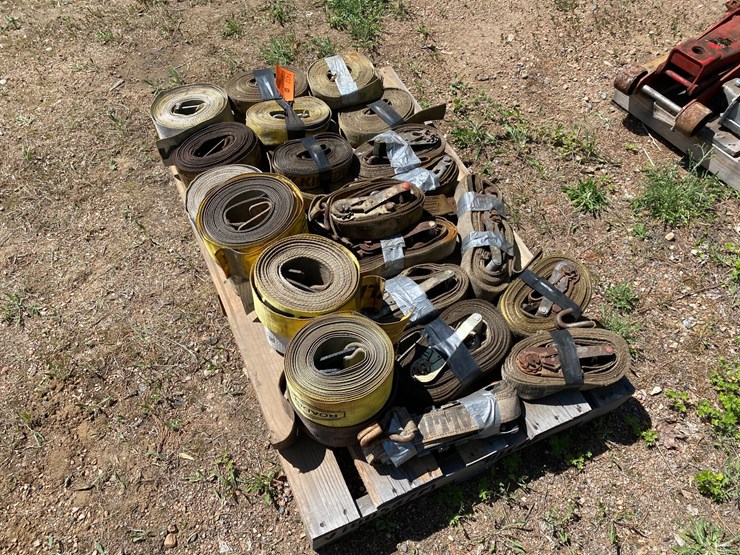 #7432-•-pallet-of-2"-ratchets-and-4"-straps-(antigo,-wi)-image-2
