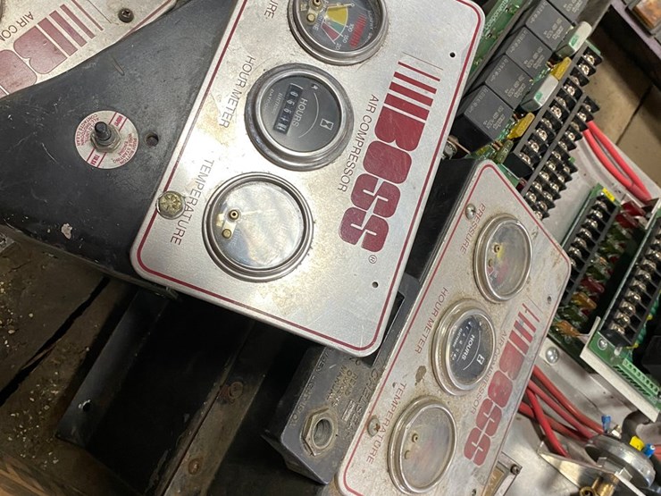#7510-•-pallet-of-electrical-controls-panels-and-lights-(antigo,-wi)-image-9