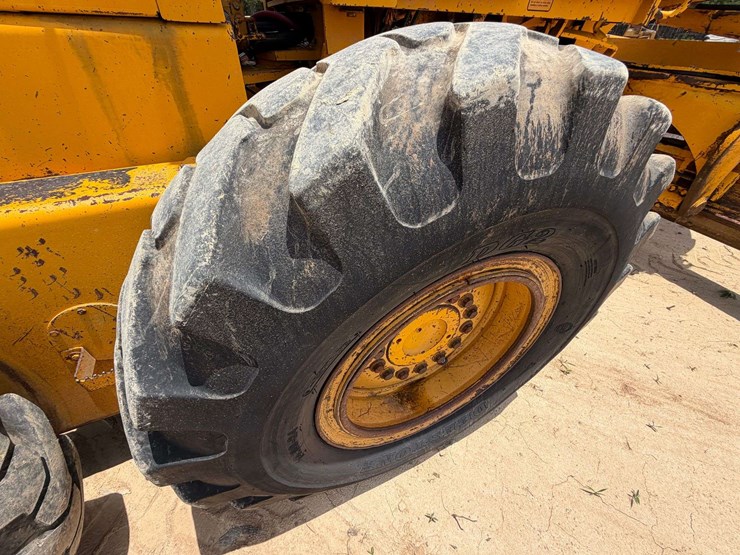 1992-deere-670b-image-28