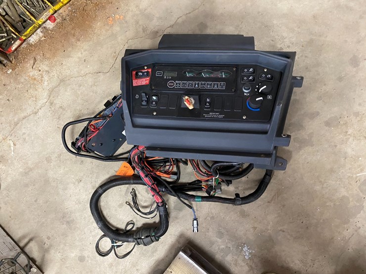 #7513-•-john-deere-new-takeoff-dash-and-control-center-(antigo,-wi)-image-1