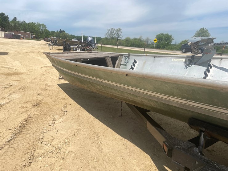 #2001-•-14'-landau-aluminum-boat-with-a-mud-motor-(no-title)-image-11