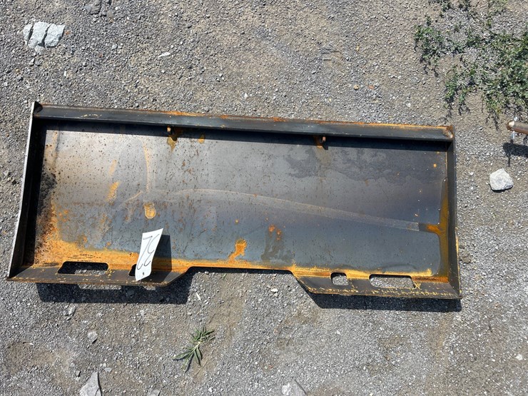 #32-•-skid-steer-mount-plate-image-1