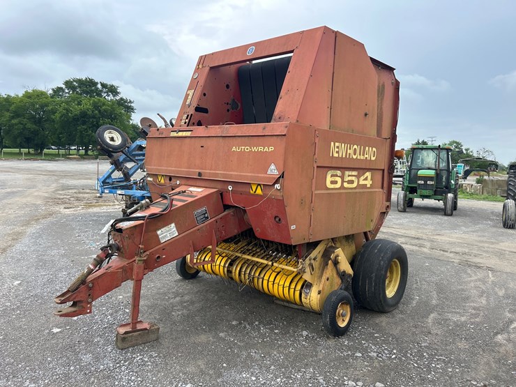 new-holland-654-image-3