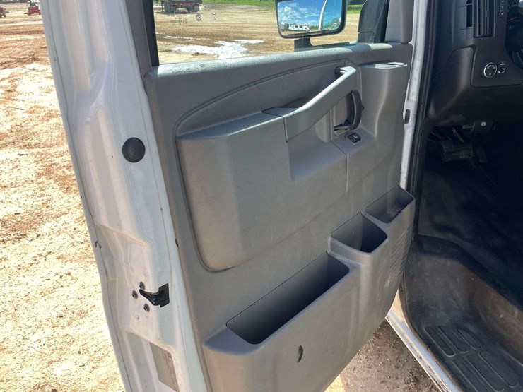 2019-chevrolet-express-3500-image-9