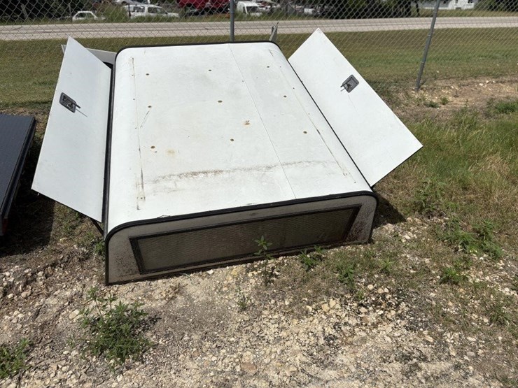 l3---aluminum-camper-shell-image-12