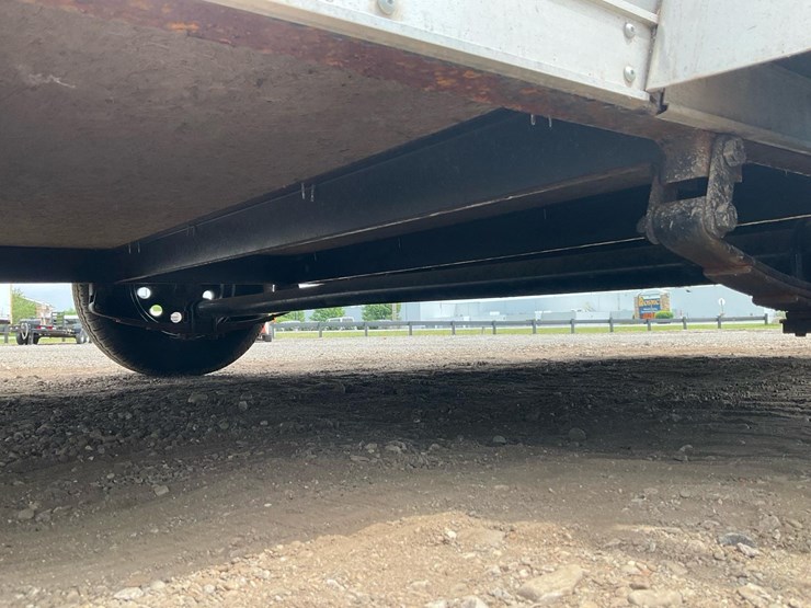 2024-haulin-31'-x-102"-image-32
