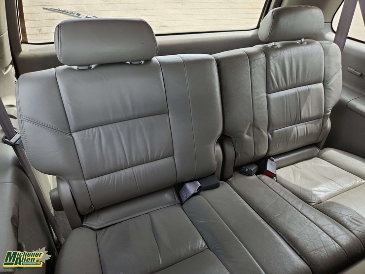 2002-toyota-sequoia-limited-image-17