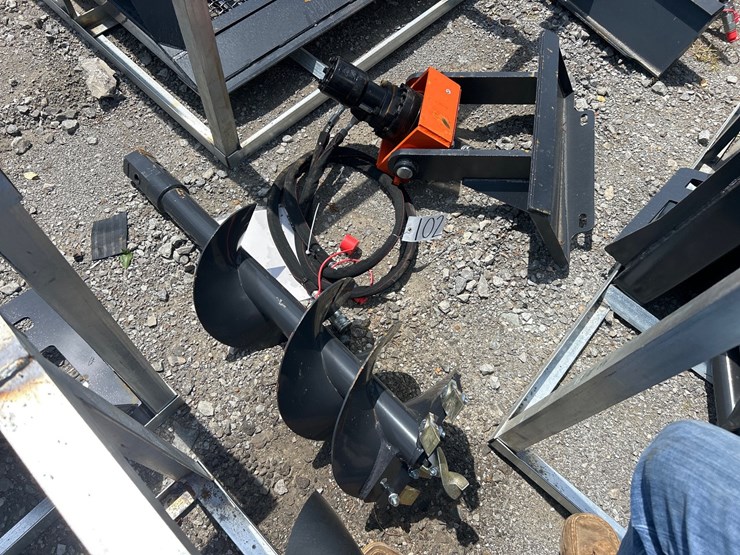 #102-•-mini-skid-steer-hydraulic-auger-image-2