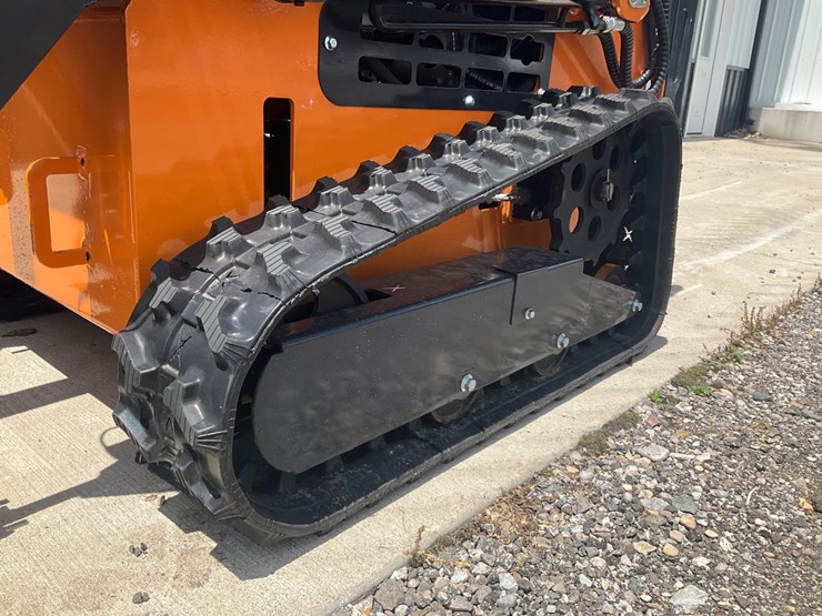 #1000-•-unused-landhero-mini-skid-steer-loader-image-6