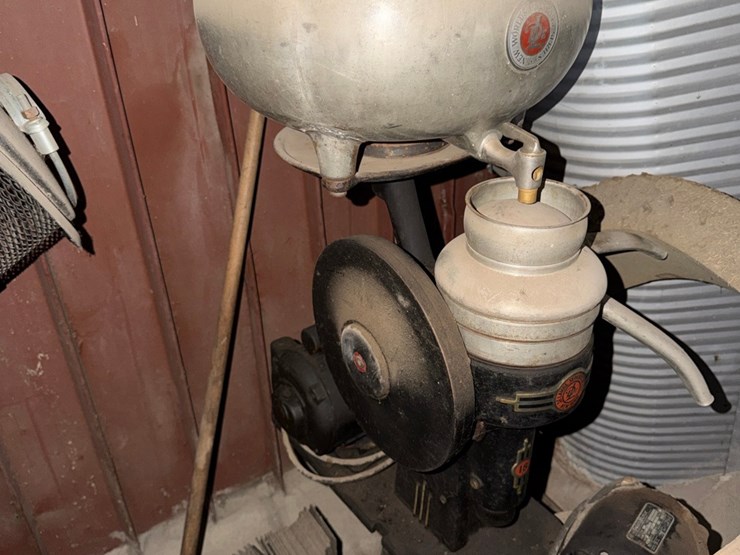 cream-separator,-very-nice,-shedded-image-4
