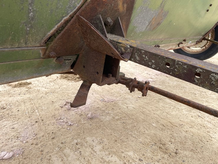 #2015-•-antique-john-deere-lime-spreader-image-15