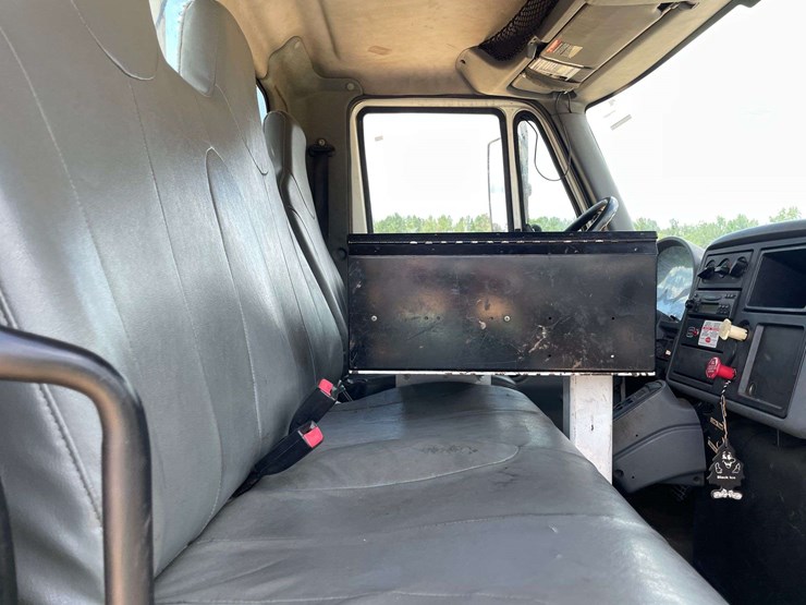 2008-international-durastar-4300-image-20