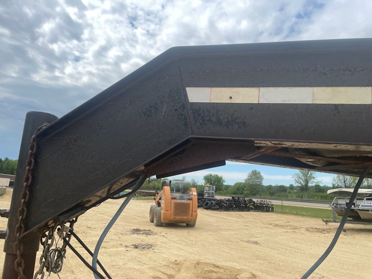 #410-•-2000-p&j-24'-gooseneck-trailer-(has-wi-title)-image-10