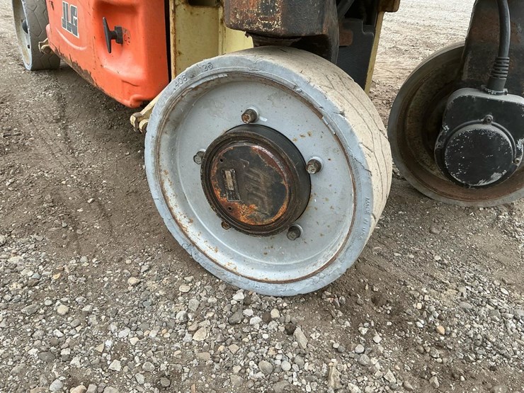 2005-jlg-2030es-image-18