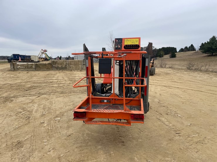 #300-•-(m-4)-2018-snorkel-tl49j-towable-boom-lift-image-3