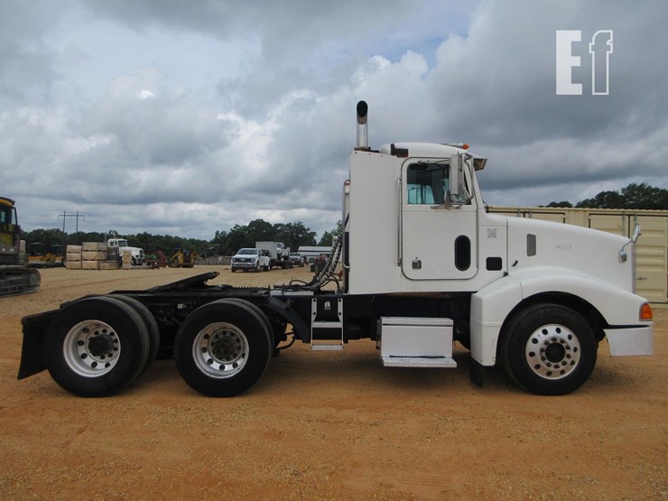 2001-peterbilt-385-image-5