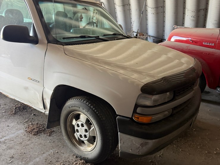 2002-chevy-1/2-ton-long-box-2wd-pickup,-6-cyl-gas,-automatic-transmission-image-3