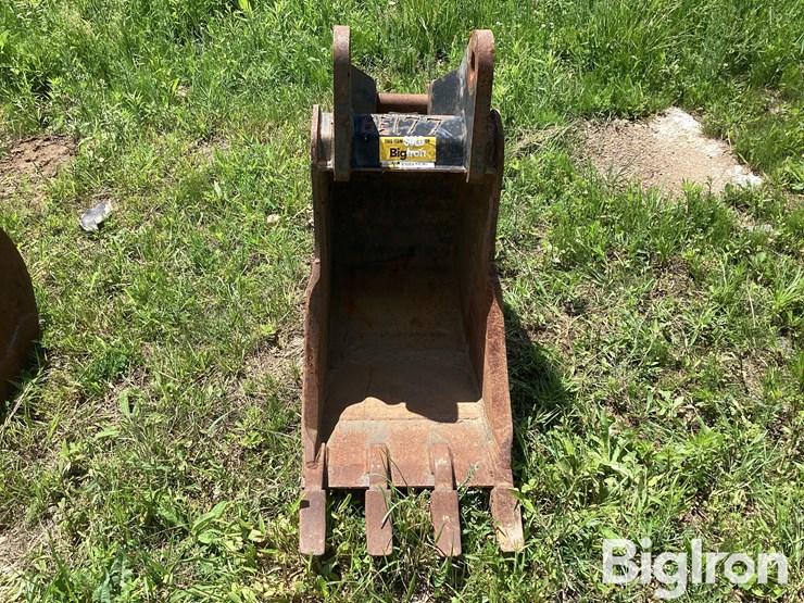 geith-580sn-18"-loader-backhoe-bucket-image-2