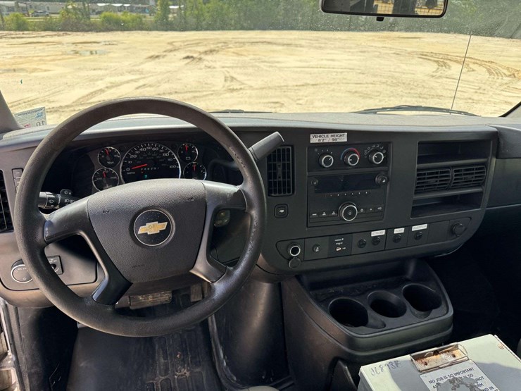 2013-chevrolet-express-g2500-image-12