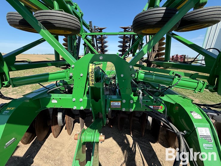 2016-john-deere-2623-image-13