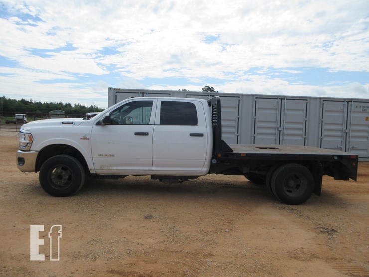 2022-dodge-3500-image-2
