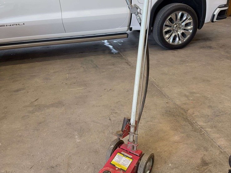 22-ton-floor-jack-purchased-at-harbor-freight-image-1