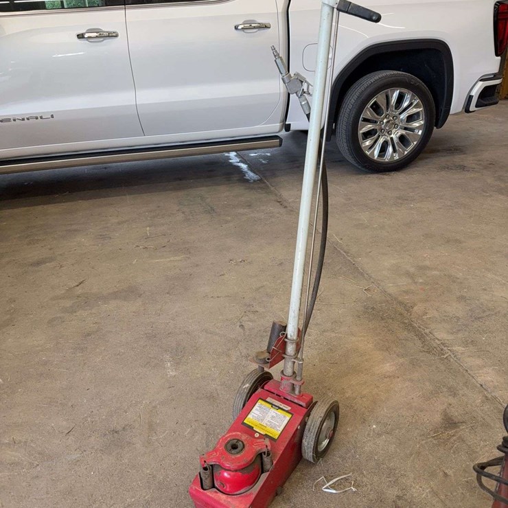 22-ton floor jack purchased at Harbor Freight