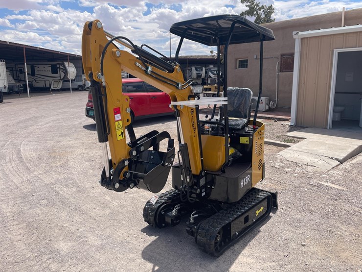 #2650-•-unused-cfg-mini-excavator-image-2
