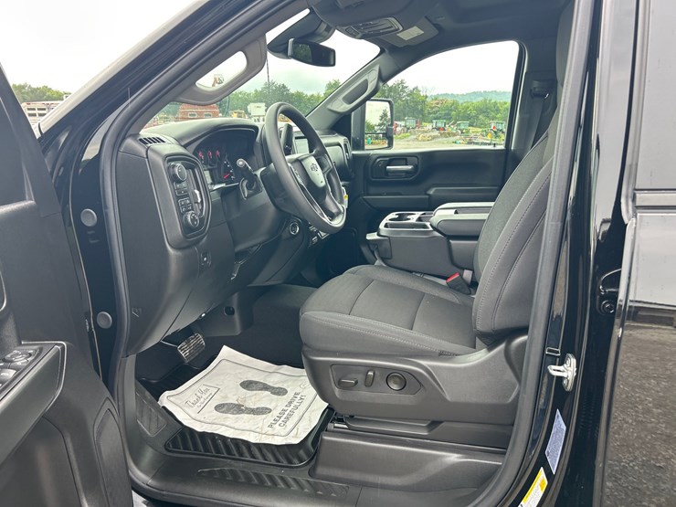 2026-chevrolet-2500hd-image-13
