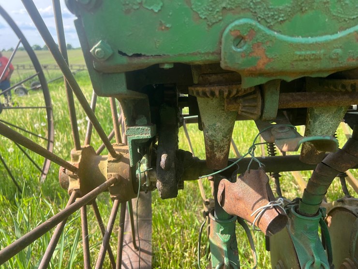 10-john-deere-10-image-10