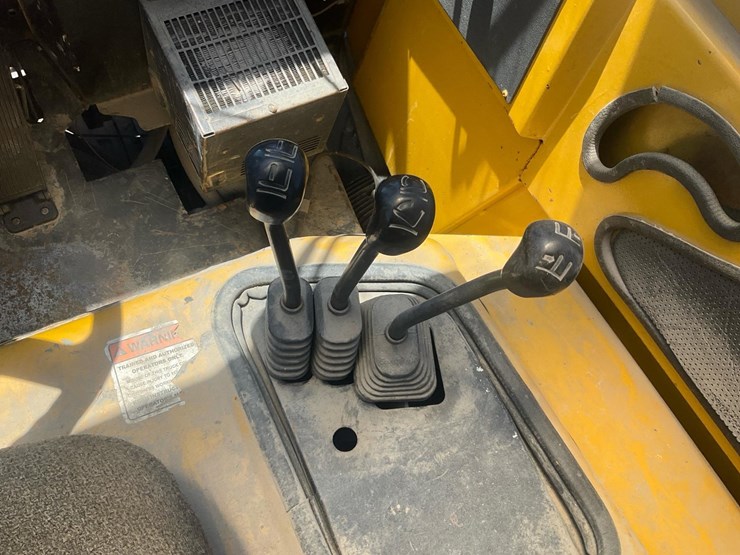 #1377-•-1997-yale-gdp100-forklift-image-22