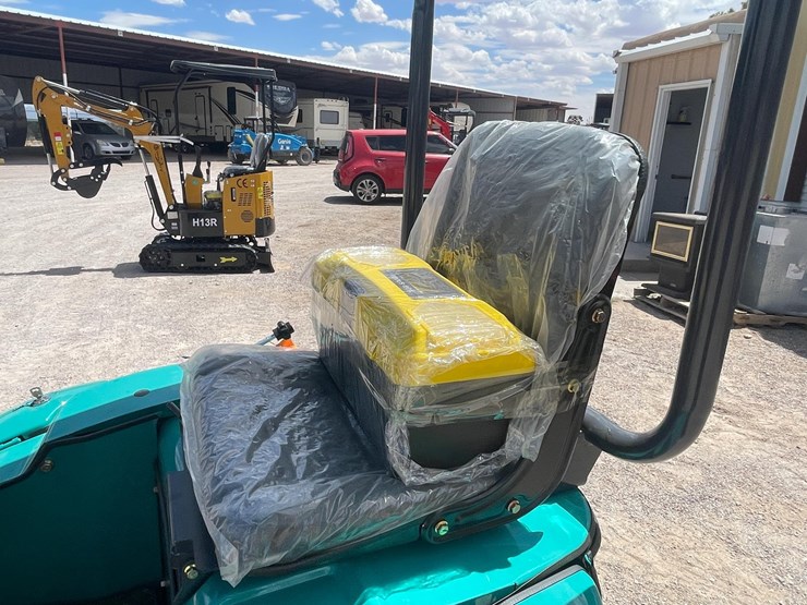 #2660-•-unused-cfg-mini-excavator-image-10