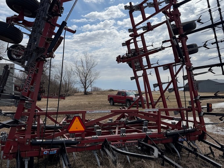 wilrich-47’-quad-5--field-cultivator,-tri-fold,-double-spring-shanks,-nice-shape,-￼note:-top-is-not-folded-down-in-photos,-but-will-image-10