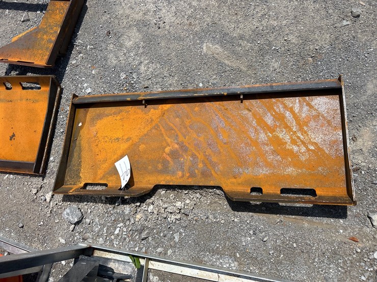 #94-•-hd-skid-steer-mount-plate-image-1