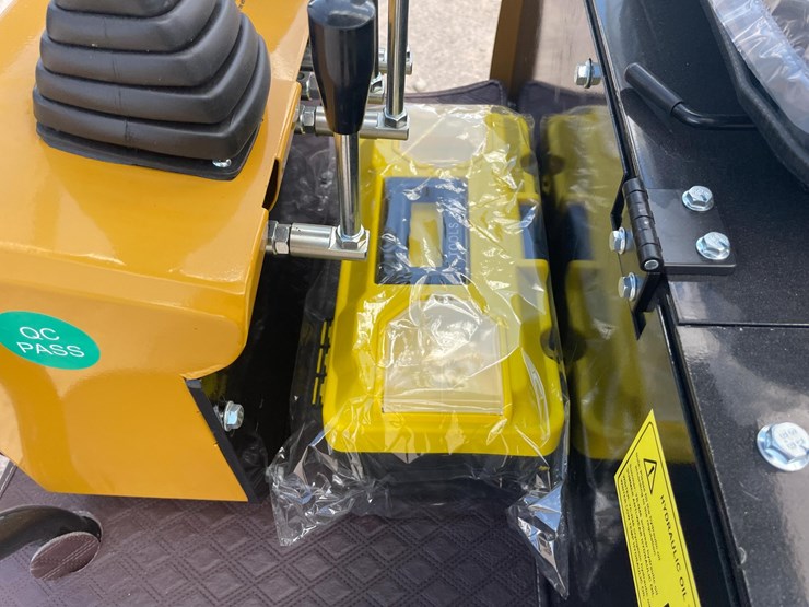 #2650-•-unused-cfg-mini-excavator-image-15