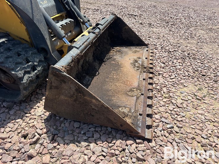 2017-deere-323e-image-9