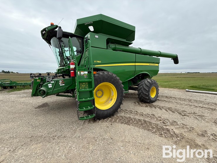 2019-john-deere-s780-image-1