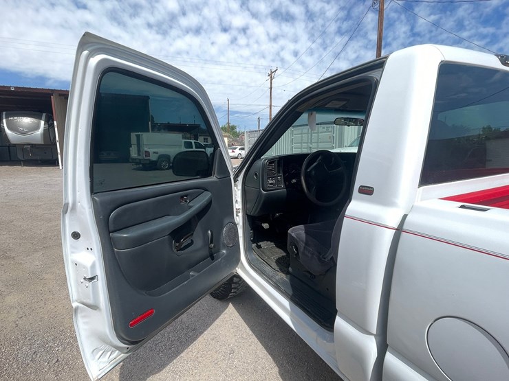 #212-•-2001-chevrolet-silverado-pickup-truck-(has-a-nm-title-image-56