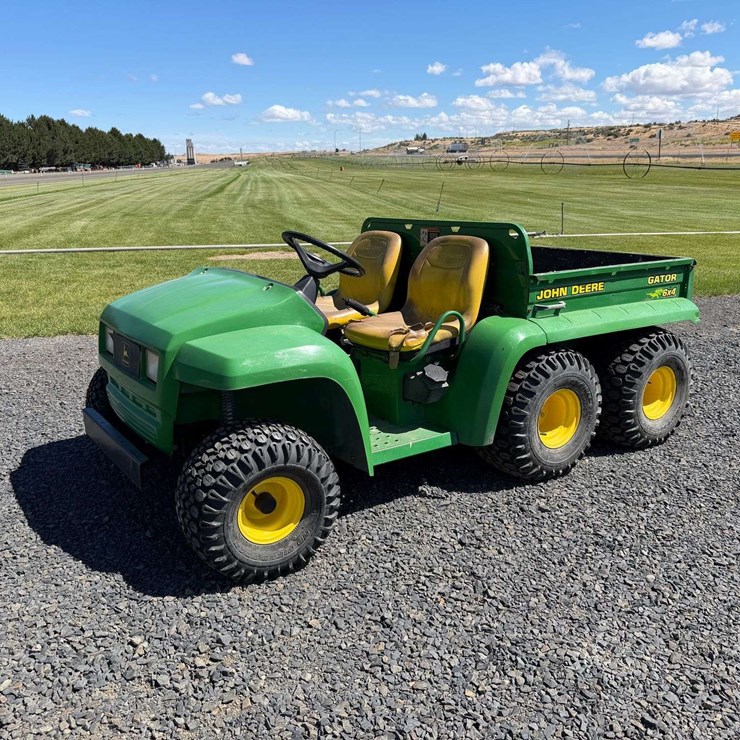 JOHN DEERE GATOR